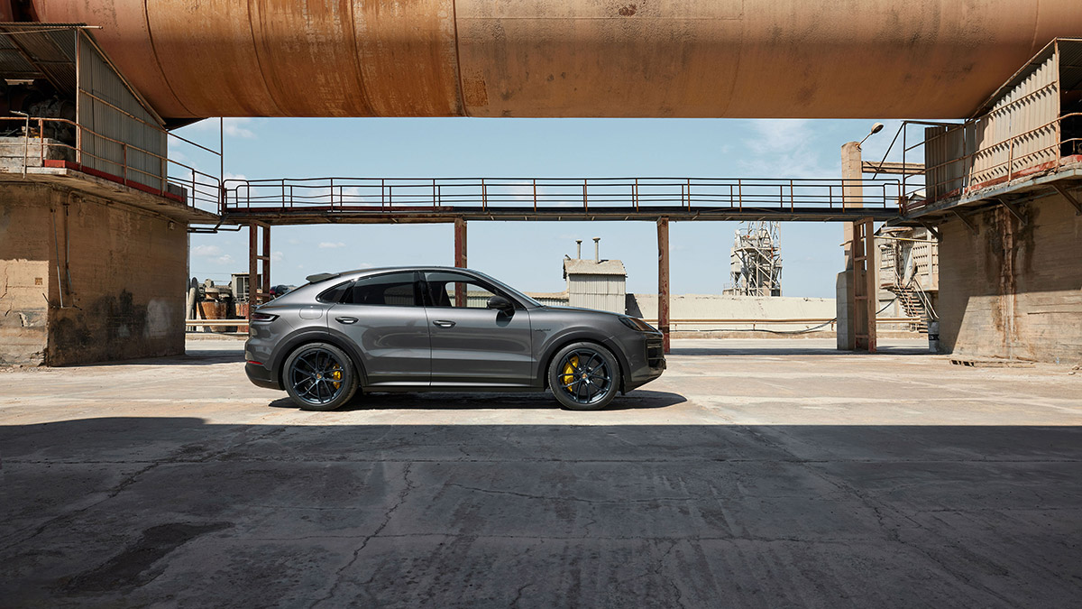 2020 Porsche Cayenne Coupe Turbo S E-Hybrid Video Walk-around
