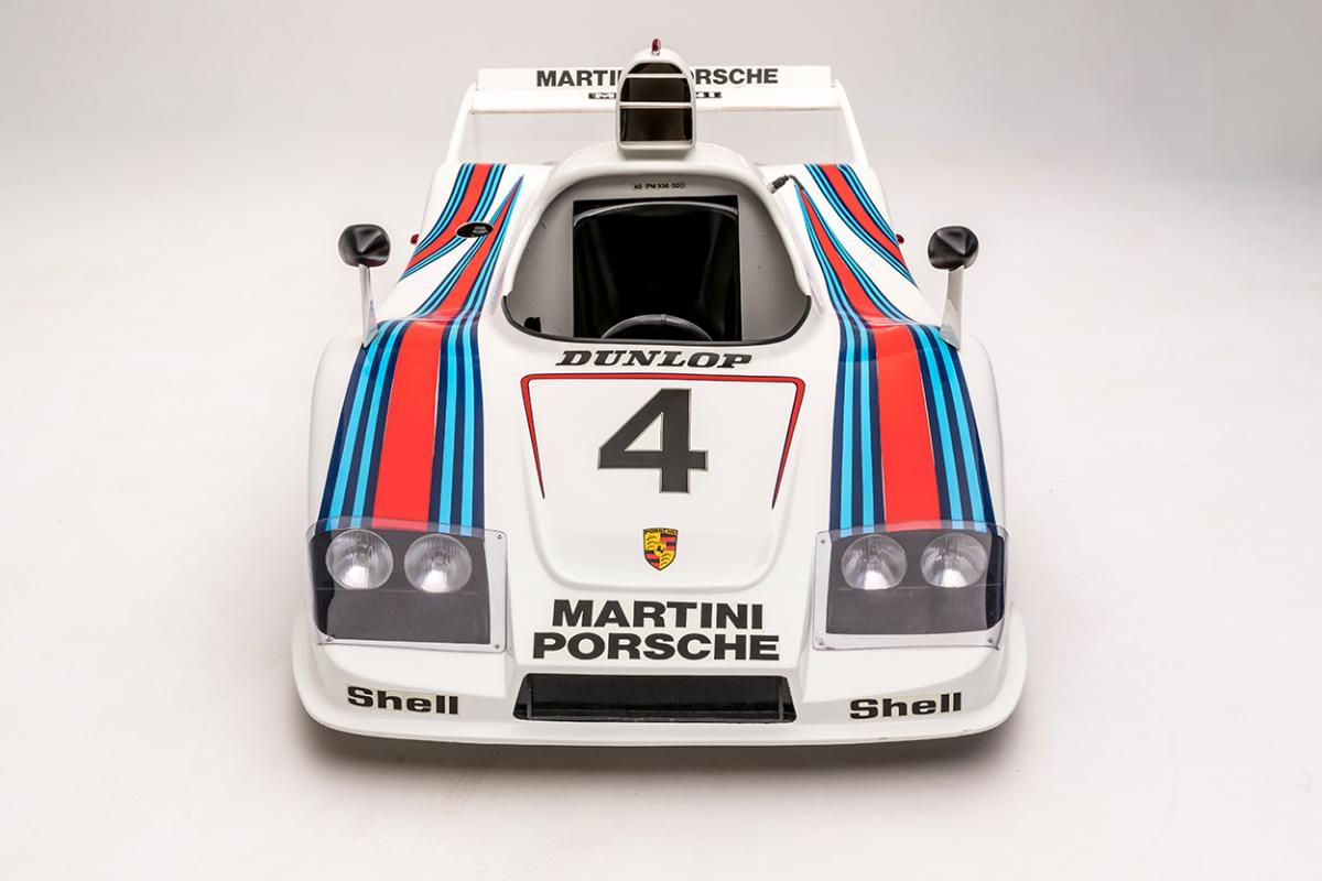 マーチェス Check out the Petersen Museum's new 'Sidewalk Speedsters