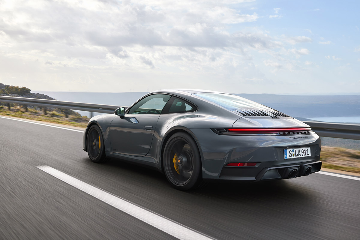 photo of Porsche unveils hybrid powertrain in new 2025 911 Carrera GTS, plus 992.2-gen Carrera image